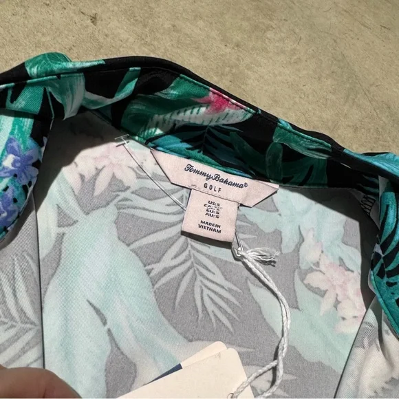 Tommy Bahama NWT Rash‎ Guard Golf Quarter Zip Top Size S Tropical Floral Swim - Picture 2 of 4